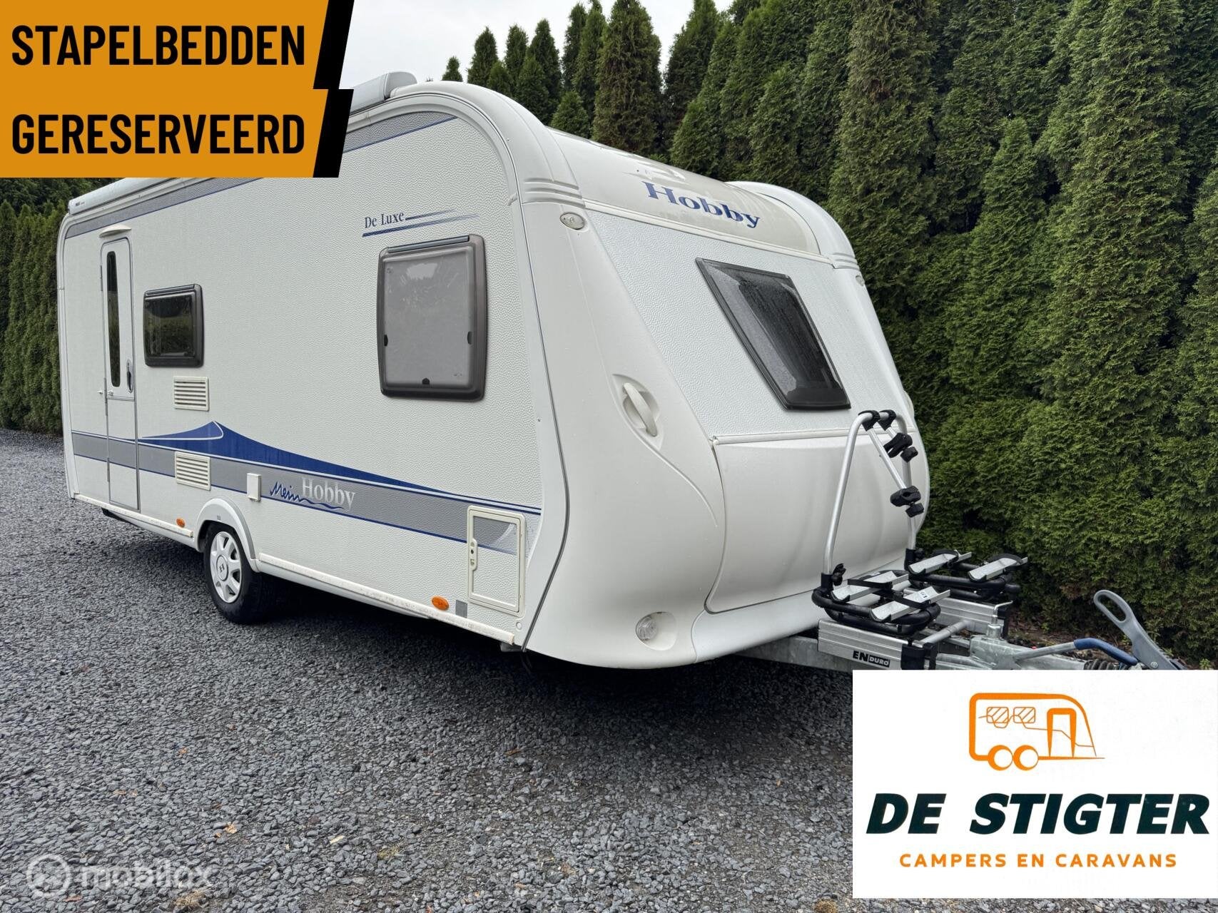 Hobby 500 KMFE de Luxe Vastbed Stapelbedden Dakluifel, Koelkast, Hobby, 7 tot 8 meter, Bedrijf