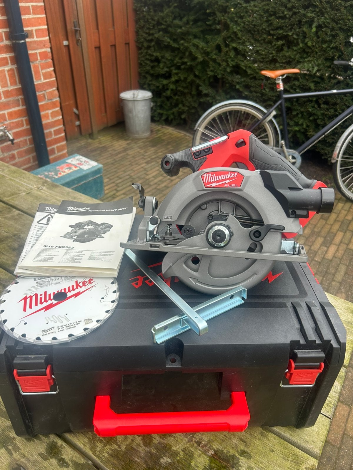 Milwaukee M18 FCS552 cirkelzaag, Cirkelzaag, Ophalen of Verzenden, Zo goed als nieuw, 30 tot 70 mm
