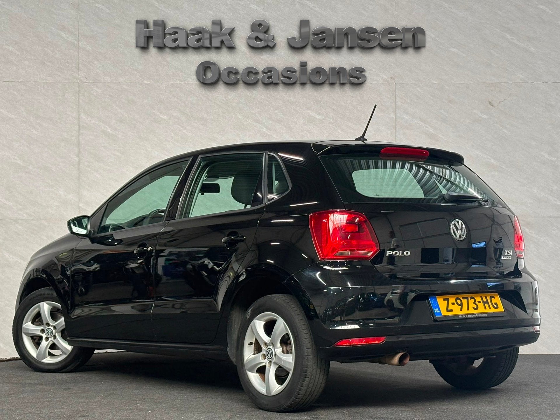 Volkswagen Polo 1.2 TSI Comfortline - Stoelverwarming - AC -, Euro 6, 4 cilinders, Zwart, Handgeschakeld