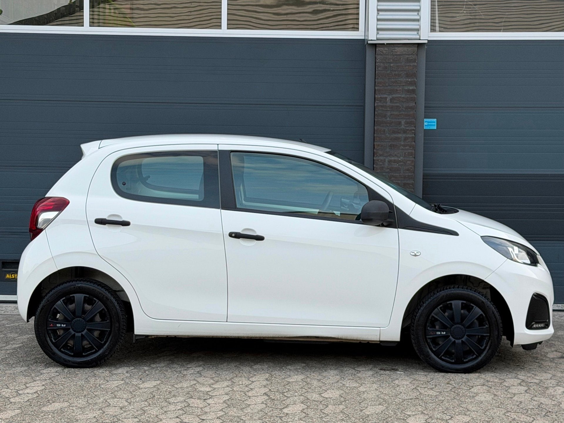 Peugeot 108 1.0 e-VTi Access CARPLAY 67246km NAP, Auto's, Peugeot, Voorwielaandrijving, Stof, Gebruikt, 4 stoelen