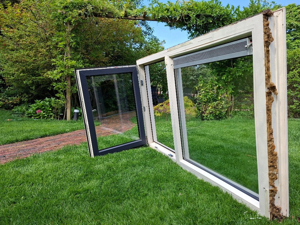 Kunststof kozijn met dubbel glas, ventilatierooster en hor, Doe-het-zelf en Verbouw, Kozijnen en Schuifpuien, Ophalen, Kunststof