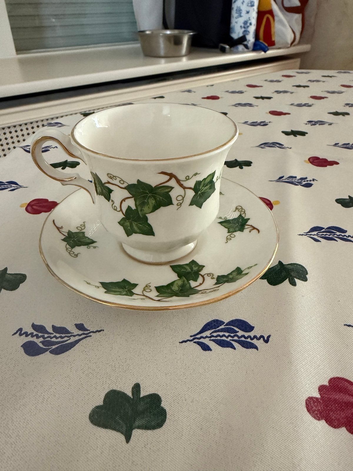 Colclough Bone China Kop en Schotel - Klimop Patroon, Ophalen of Verzenden