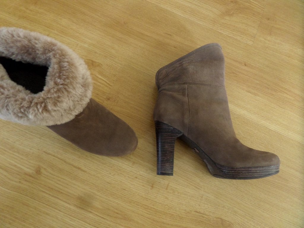 UGG korte laarsjes, ZGAN met een hakhoogte 7.5 cm.maat 39, UGG, Overige kleuren, Lage of Enkellaarzen, Ophalen of Verzenden