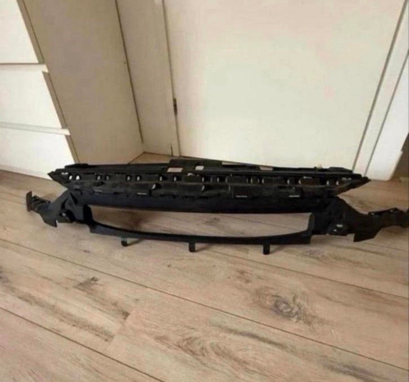 Opel Corsa F Grille Houder Voorbumper, Gebruikt, Voor, Opel, Ophalen of Verzenden