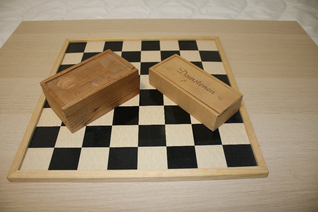 Schaak- en dambord met houten stukken, Een of twee spelers, Ophalen of Verzenden, Gebruikt, Onbekend