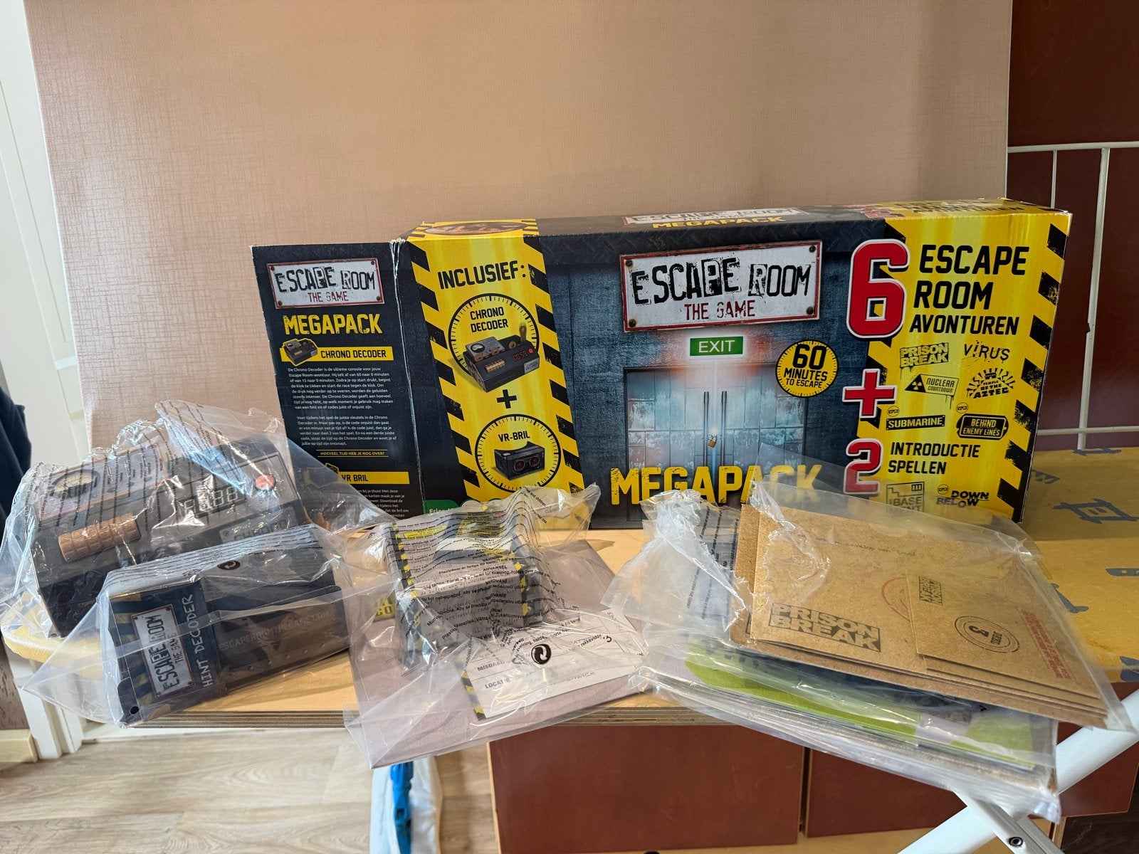Escape Room The Game Megapack 2 met 6 avonturen, Hobby en Vrije tijd, Gezelschapsspellen | Bordspellen, Drie of vier spelers, Ophalen of Verzenden