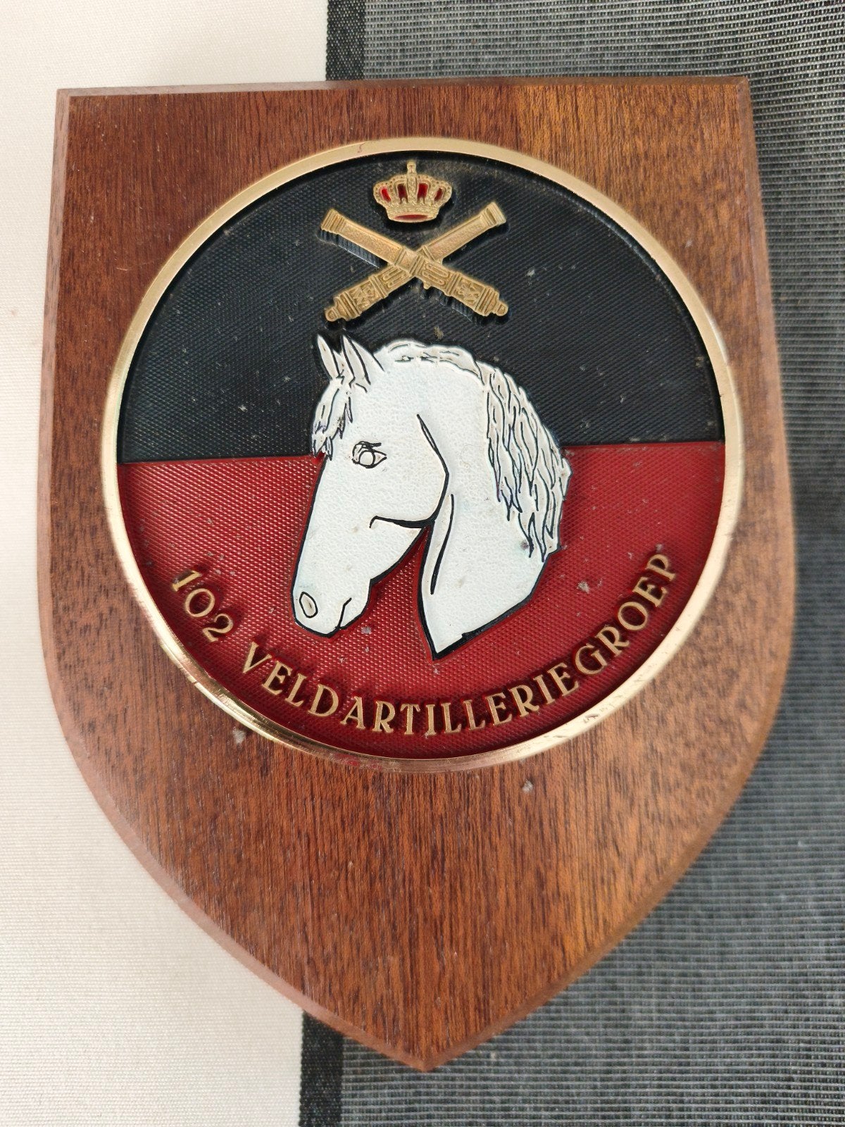 Houten Plaquette 102 Veldartilleriegroep, Verzamelen, Militaria | Algemeen, Ophalen of Verzenden