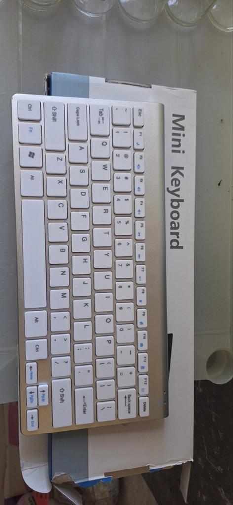Mini draadloos toetsenbord - Compact en handig, Onbekend, Ophalen of Verzenden, Zo goed als nieuw, Draadloos