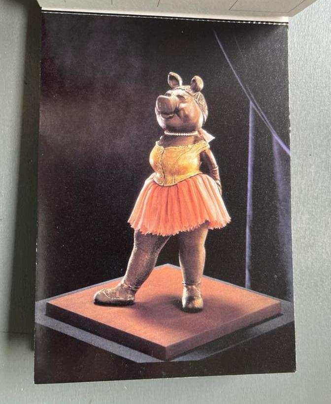 Vintage Ansichtkaart Miss Piggy als ballerina - Muppets 1993, Ophalen of Verzenden, 1980 tot heden, Sterren en Beroemdheden