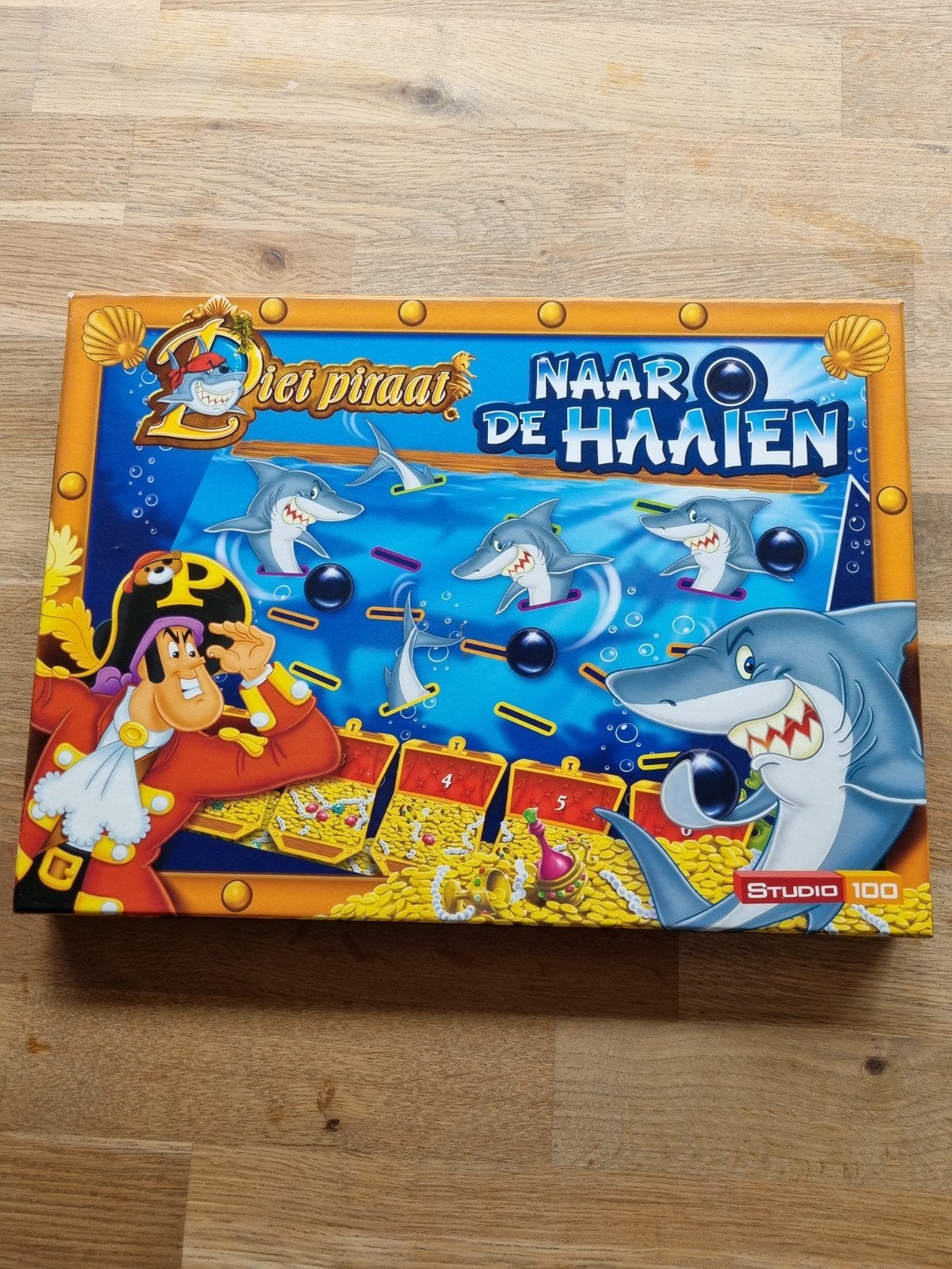 Piet piraat. Naar de haaien, Hobby en Vrije tijd, Een of twee spelers, Ophalen of Verzenden, Gebruikt, Studio 100