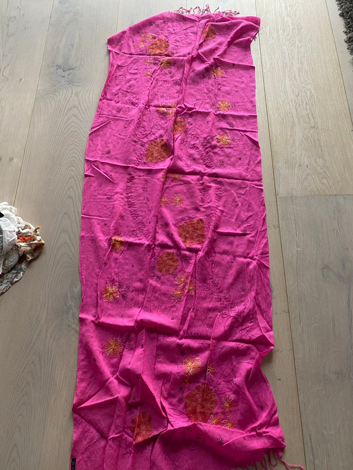 Prachtige mooie sjaal of omslagdoek 100% pure wol, Kleding | Dames, Mutsen, Sjaals en Handschoenen, Ophalen of Verzenden, Zo goed als nieuw