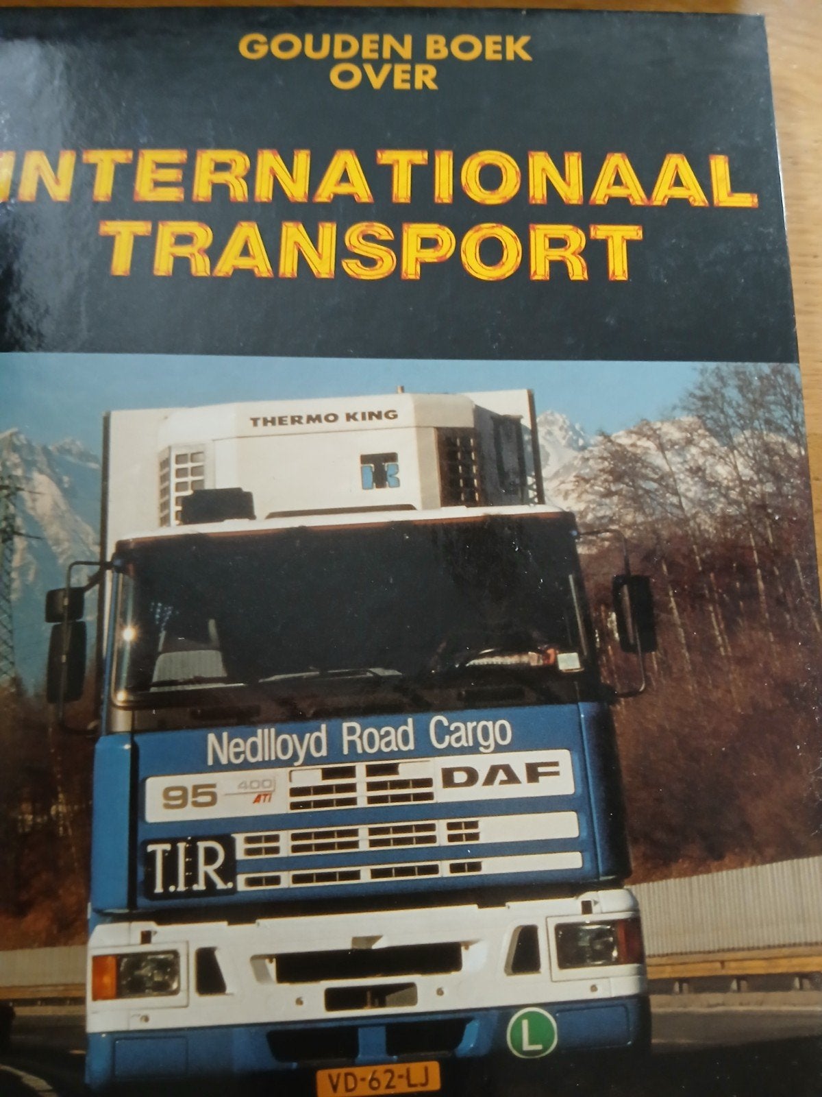 Gouden Boek Over Internationaal Transport, Ophalen of Verzenden, Gelezen, Vrachtwagen