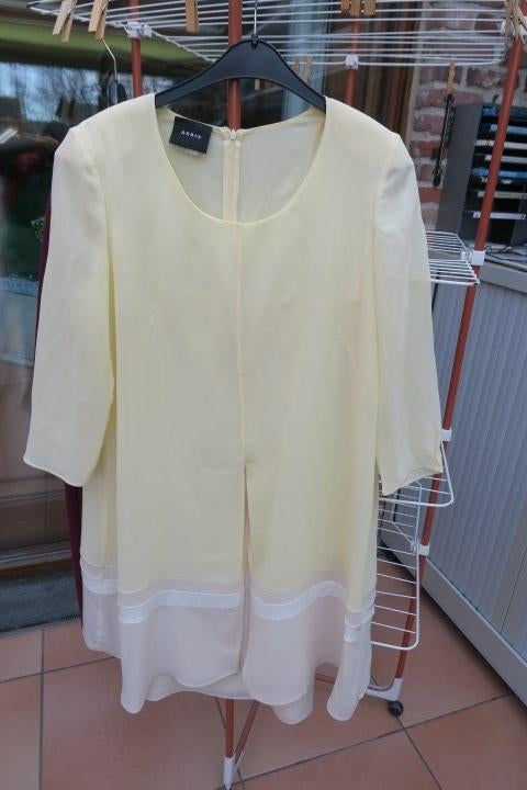 Kleedje zijde geel beige onderjurk Akris mt 40, Kleding | Dames, Jurken, Nieuw, Maat 38/40 (M), Geel, Knielengte, Ophalen of Verzenden