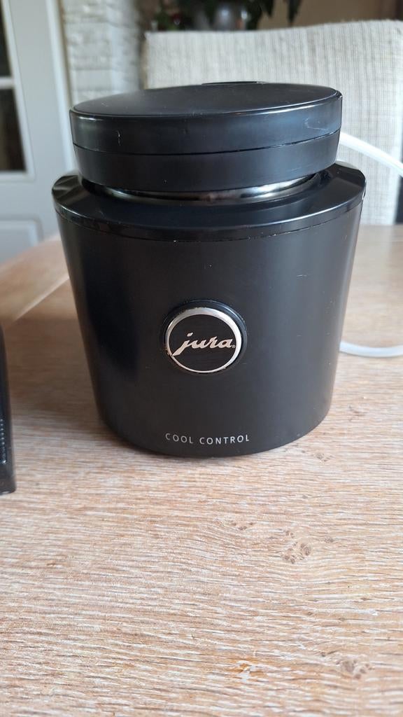 Goedwerkende Jura melkopschuimer 1 liter gekoeld., Ophalen of Verzenden