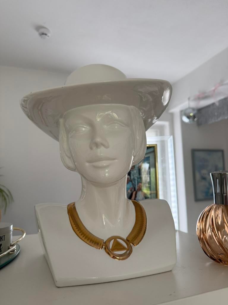 Vintage borstbeeld vrouw met hoed, Huis en Inrichting, Ophalen, Zo goed als nieuw