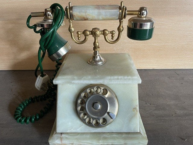 Antieke marmeren telefoon, Ophalen