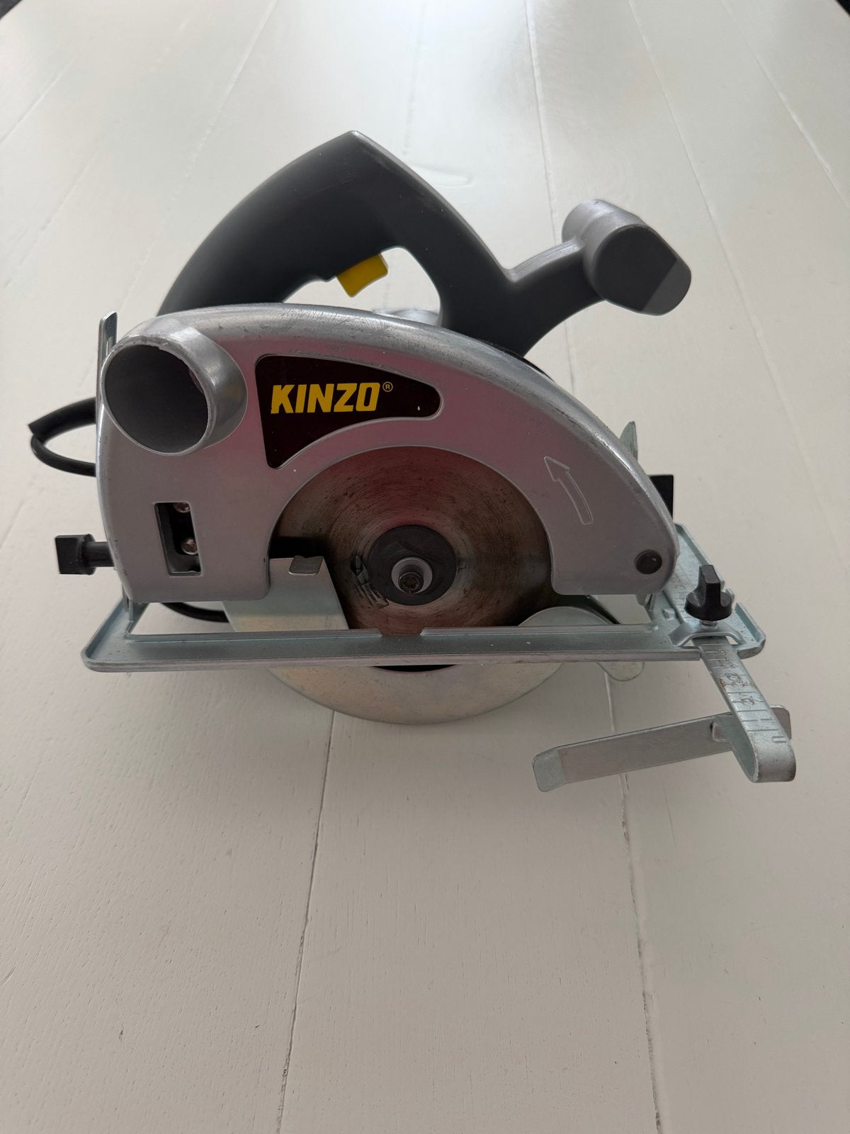Kinzo Cirkelzaag 900W - Zo goed als nieuw, Ophalen, Cirkelzaag, 600 tot 1200 watt, Zo goed als nieuw