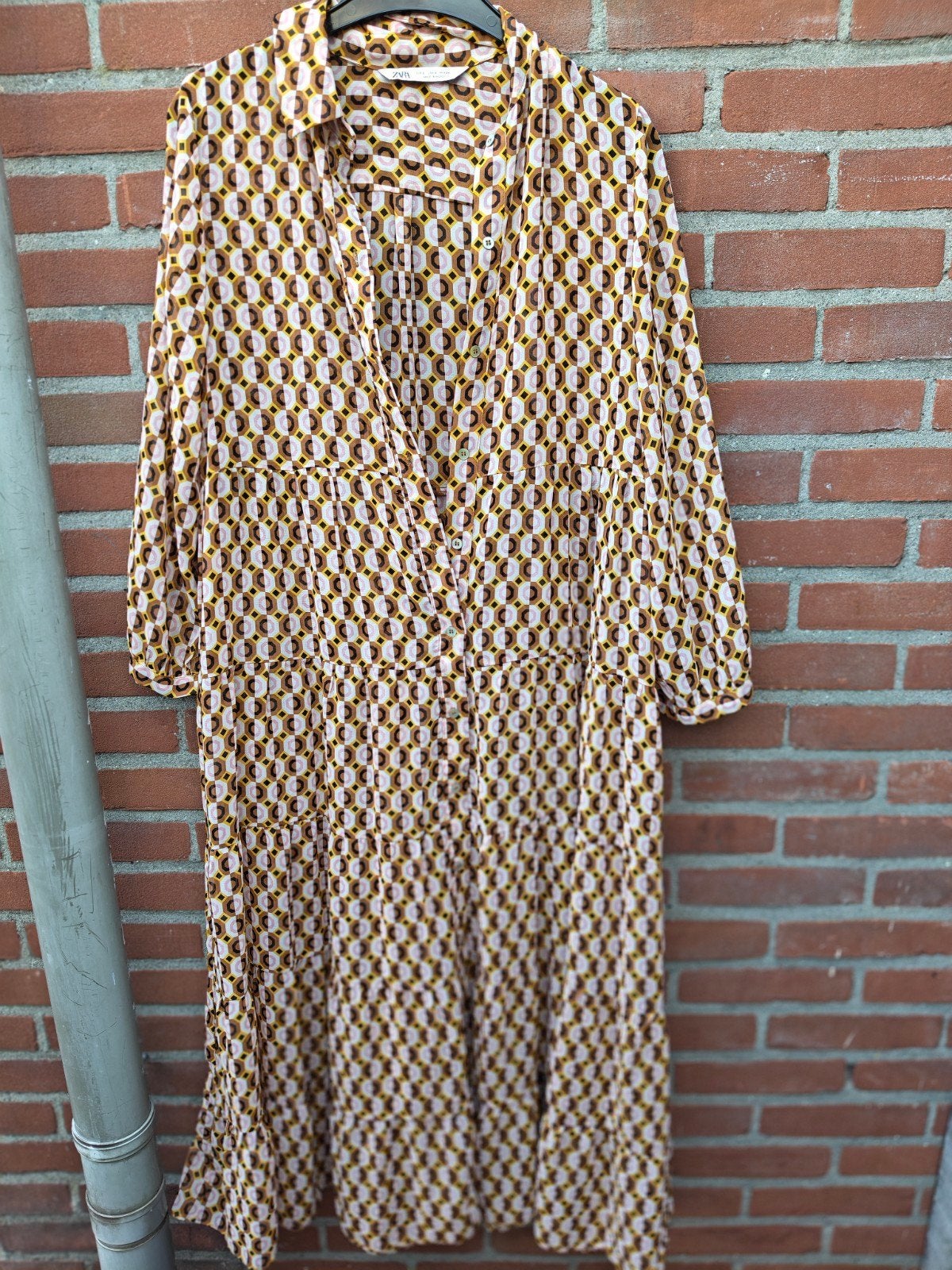 Zara maxi jurk met geometrische print, Kleding | Dames, Jurken, Bruin, Zara, Ophalen of Verzenden, Zo goed als nieuw
