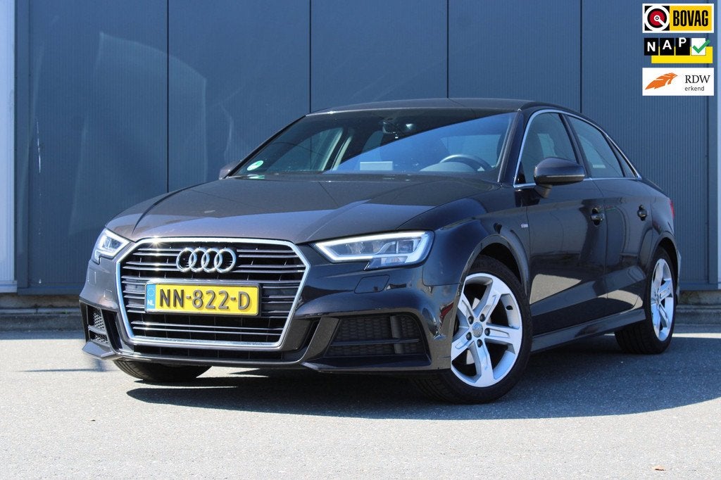 Audi A3 Limousine 1.4 TFSI CoD Sport S Line Edition Automaat, Gebruikt, 4 cilinders, Automatische klimaatregeling, Leder en Stof