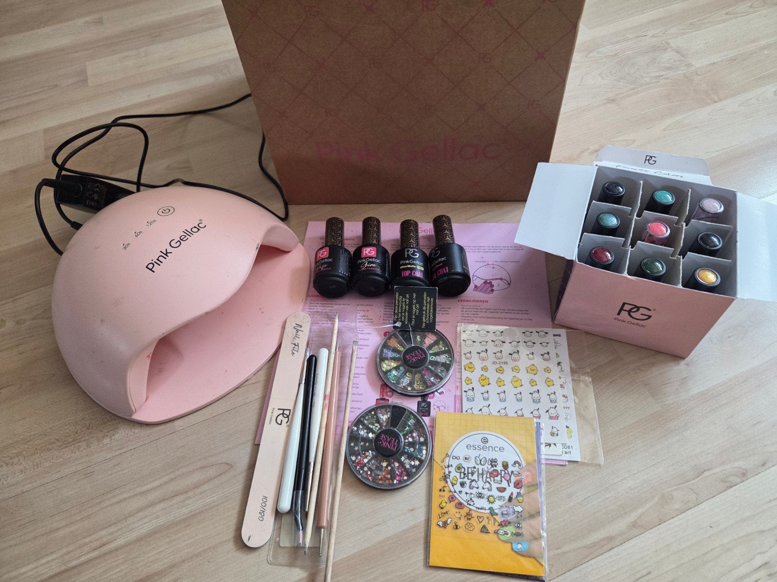 Pink gellac, lamp, top en basecoat, 9 kleurtjes, Ophalen, Zo goed als nieuw, Overige kleuren, Handen en Nagels