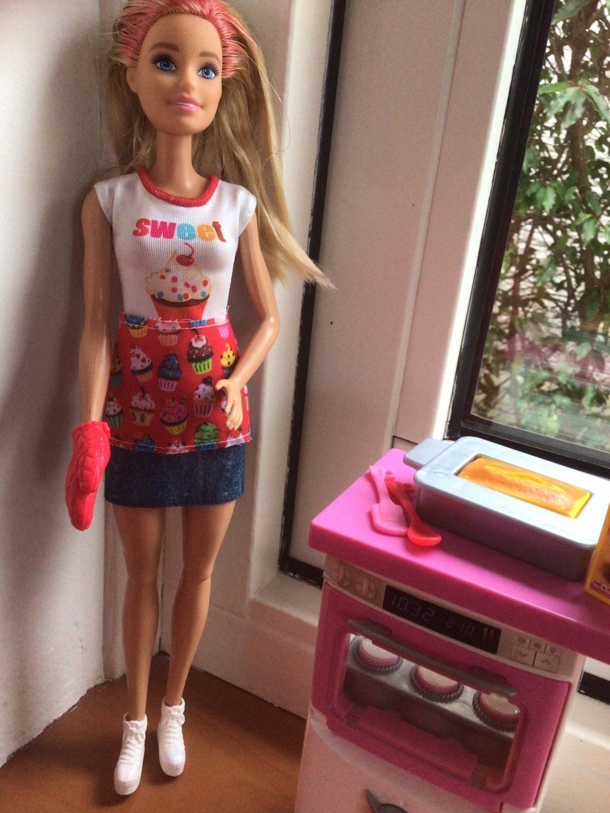 Barbie met keukentje, Ophalen of Verzenden, Zo goed als nieuw, Barbie