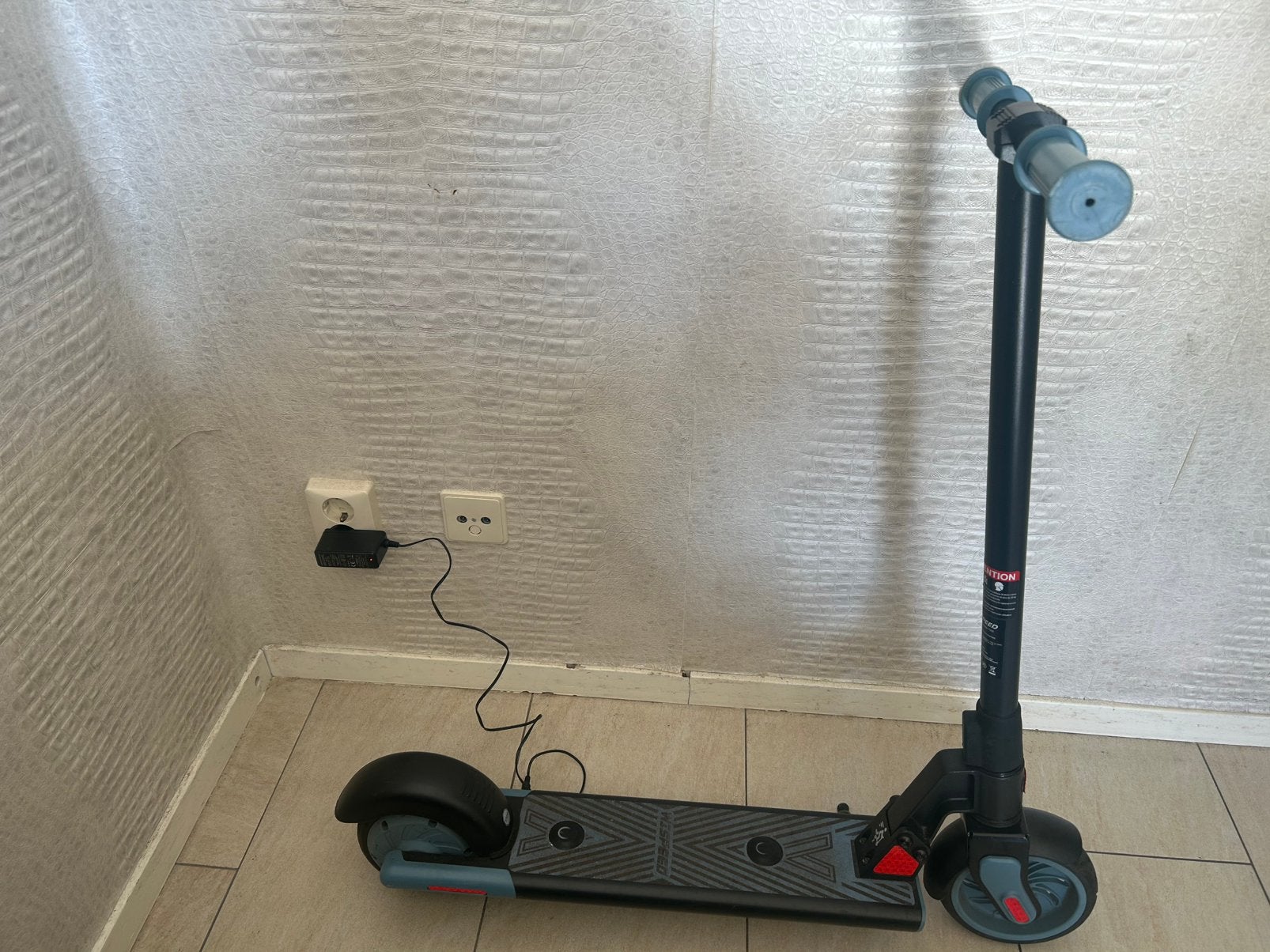 Elektrische kinderstep Wispeed-T650 max. bereik 12 km, Fietsen en Brommers, Ophalen, Zo goed als nieuw, Elektrische step (E-scooter)