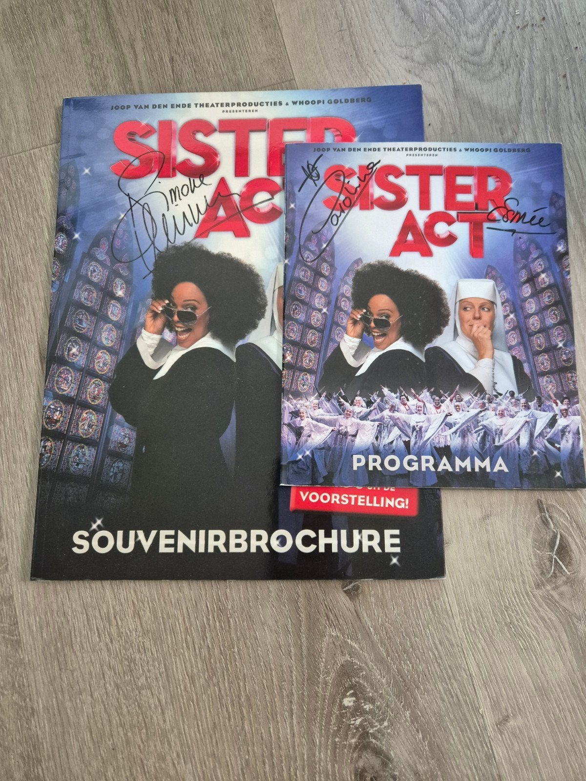 Musical - Sisteract programma- en fotoboekje met handtekenin, Ophalen of Verzenden, Zo goed als nieuw