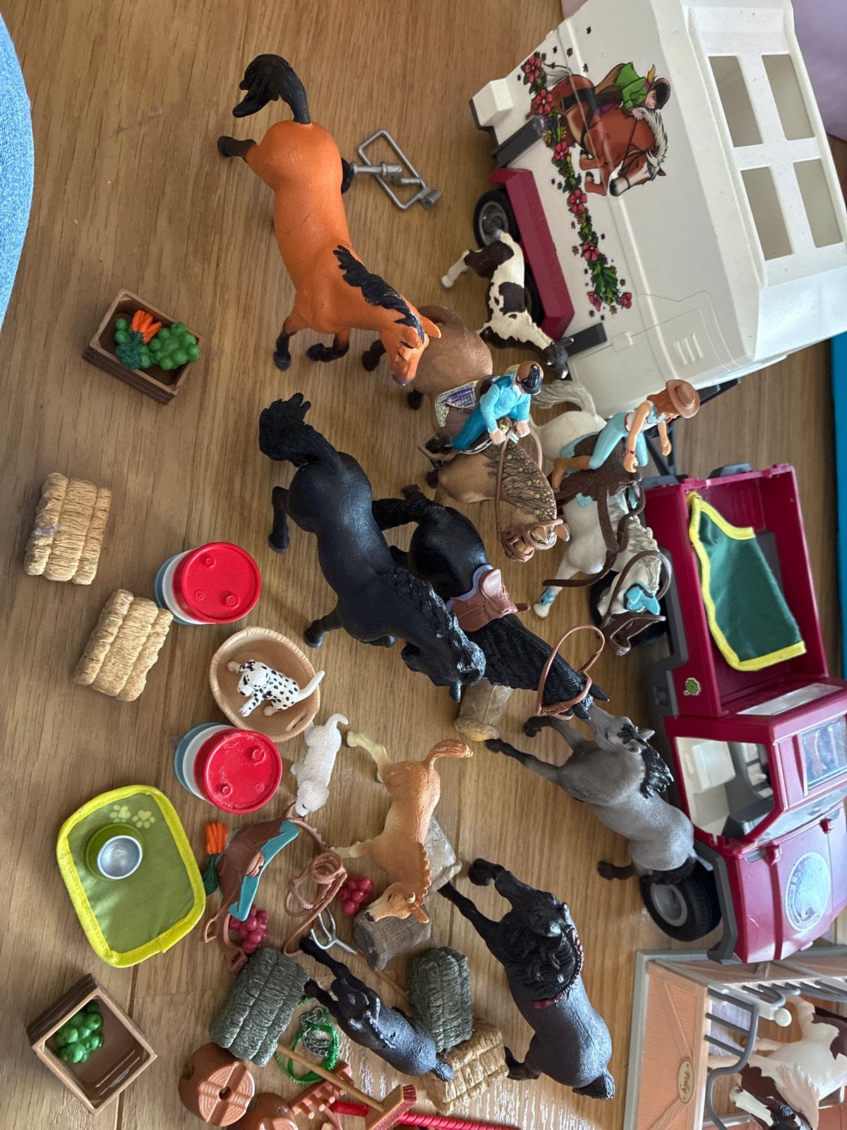 Grote Schleich verzameling: paarden, veulens, auto, trailer,, Ophalen of Verzenden, Gebruikt, Jongen of Meisje