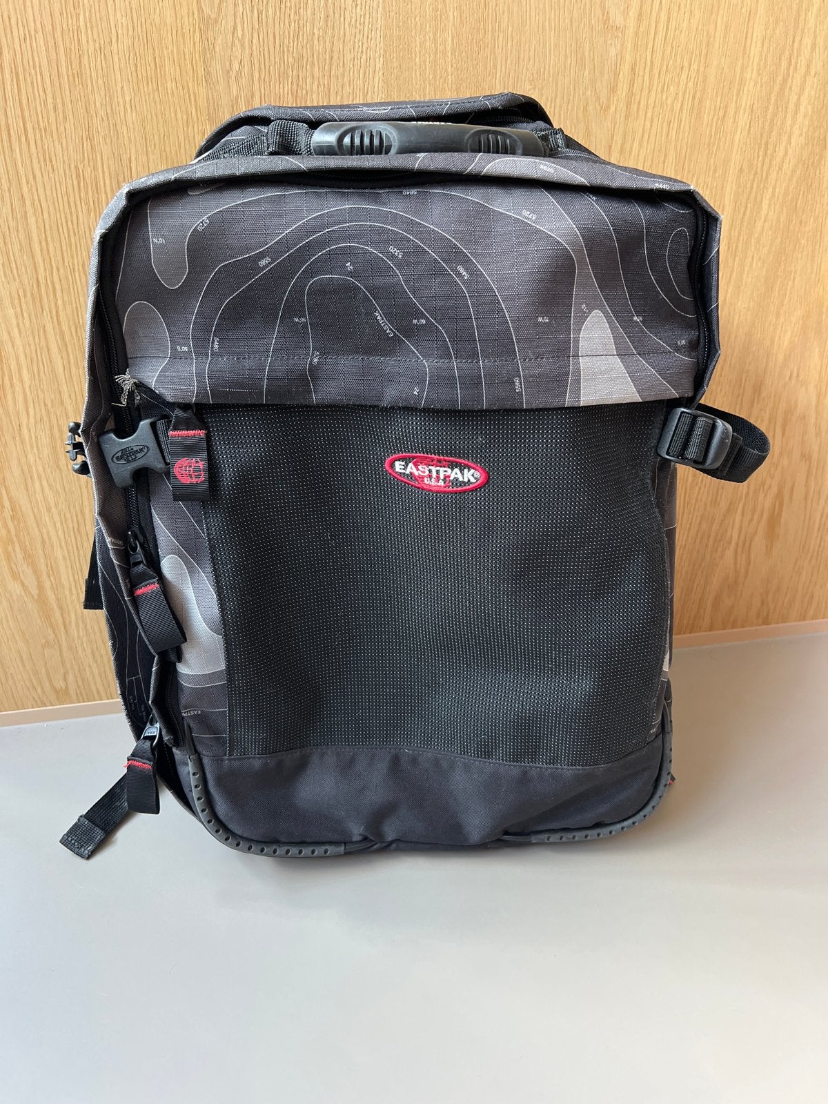 Eastpak rugzak met wieltjes - carry on formaat - Grijs/Zwart, 45 tot 60 cm, 25 tot 40 cm, Ophalen of Verzenden, Zo goed als nieuw