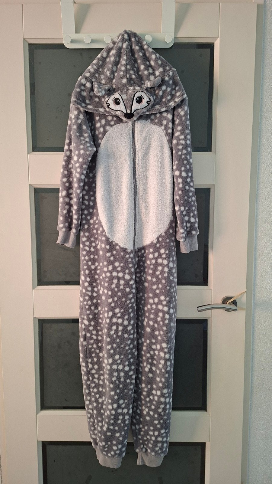 Schattige grijze onesie met dierenprint voor kinderen, Ophalen of Verzenden, Gebruikt, Onbekend, Jongen of Meisje