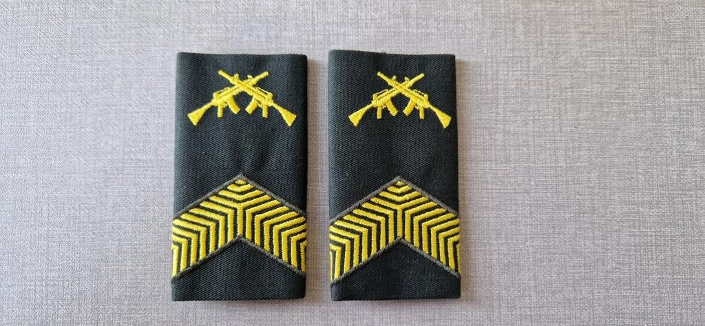 Korporaal OLK epauletten strepen DT 2000 overhemd, Verzamelen, Ophalen of Verzenden, Landmacht, Nederland, Embleem of Badge