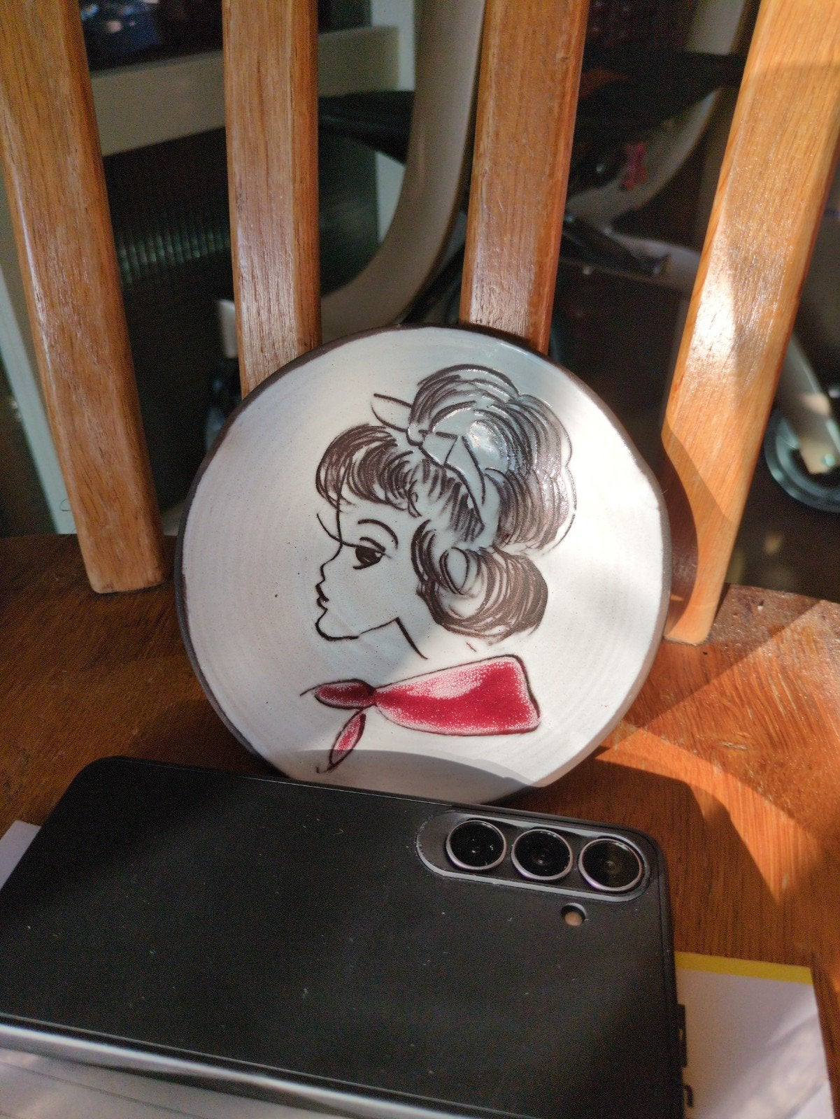 Vintage Wevo Wandbordje - Dame met Rode Sjaal, Ophalen of Verzenden
