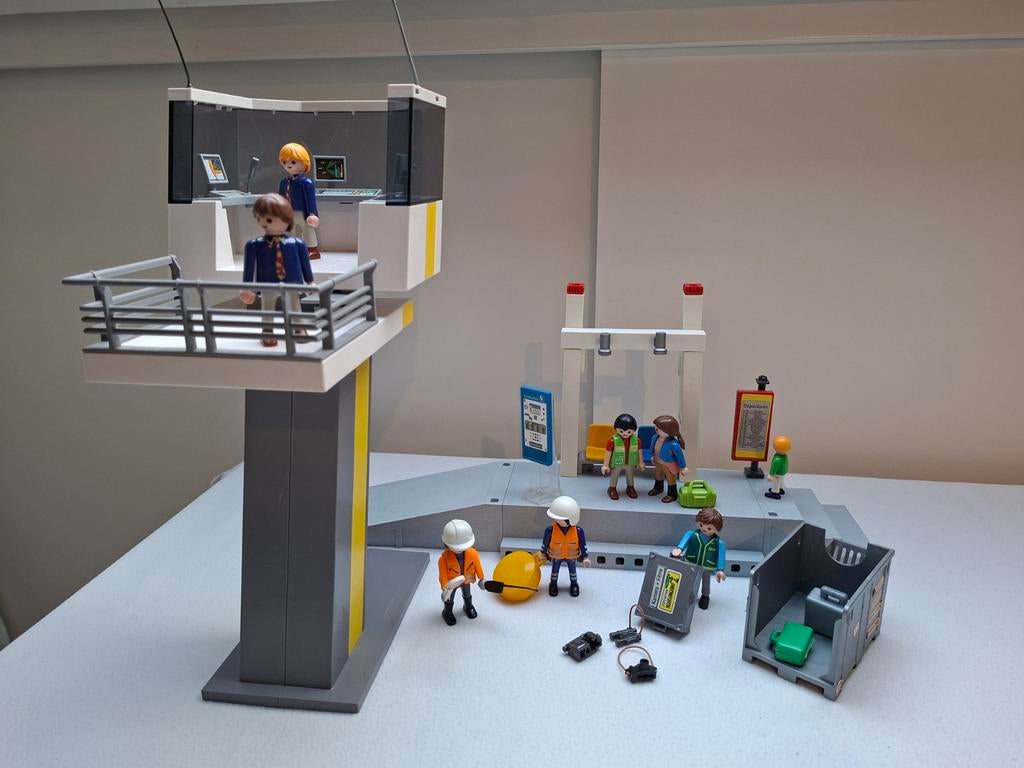 Playmobil Luchthaven met verkeerstoren en figuren, Ophalen of Verzenden, Gebruikt