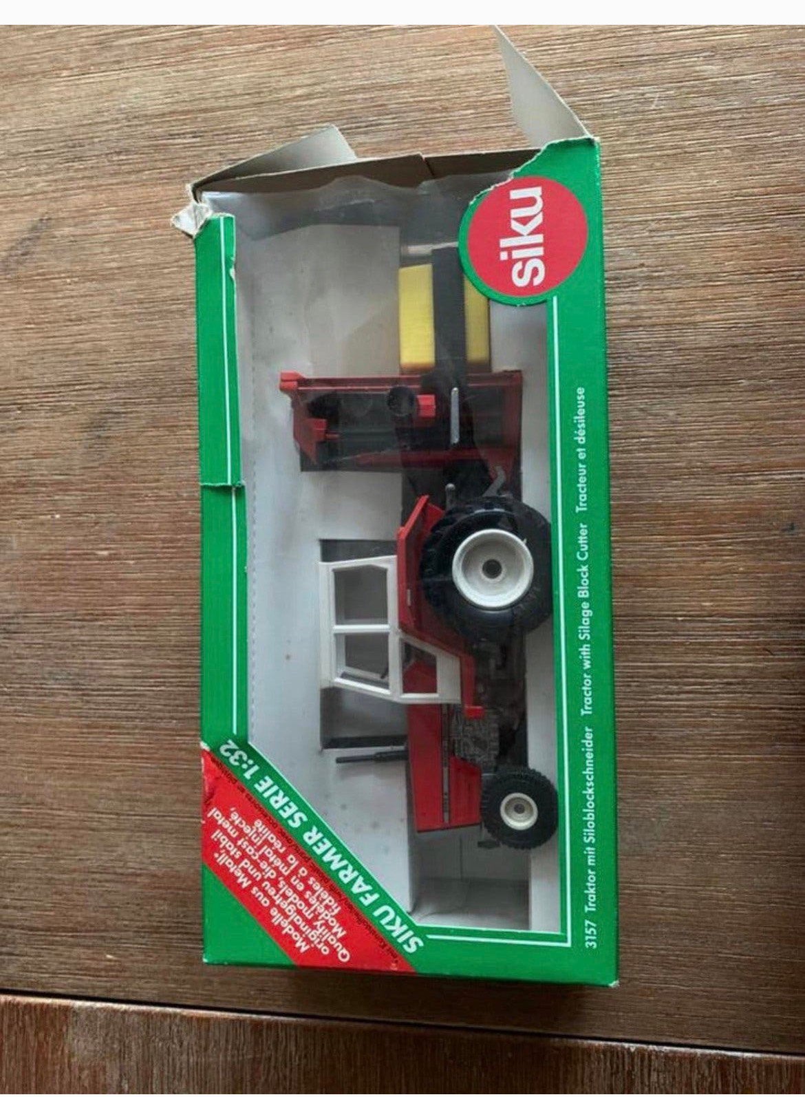 Massey ferguson 3050A 1:32 siku, Ophalen of Verzenden, Zo goed als nieuw, Tractor of Landbouw