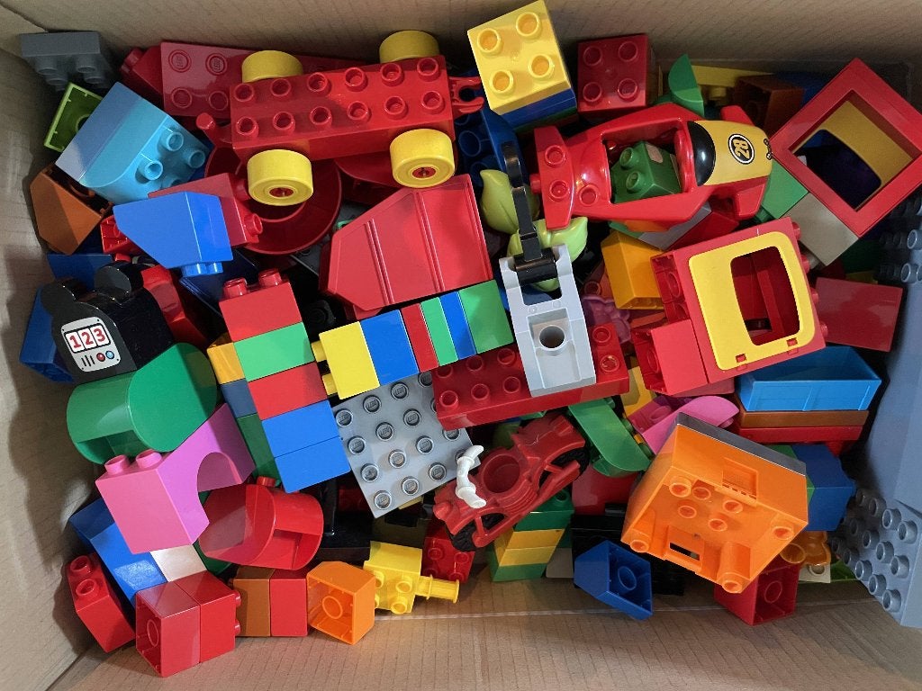 Duplo mix met grondplaat en poppetjes.