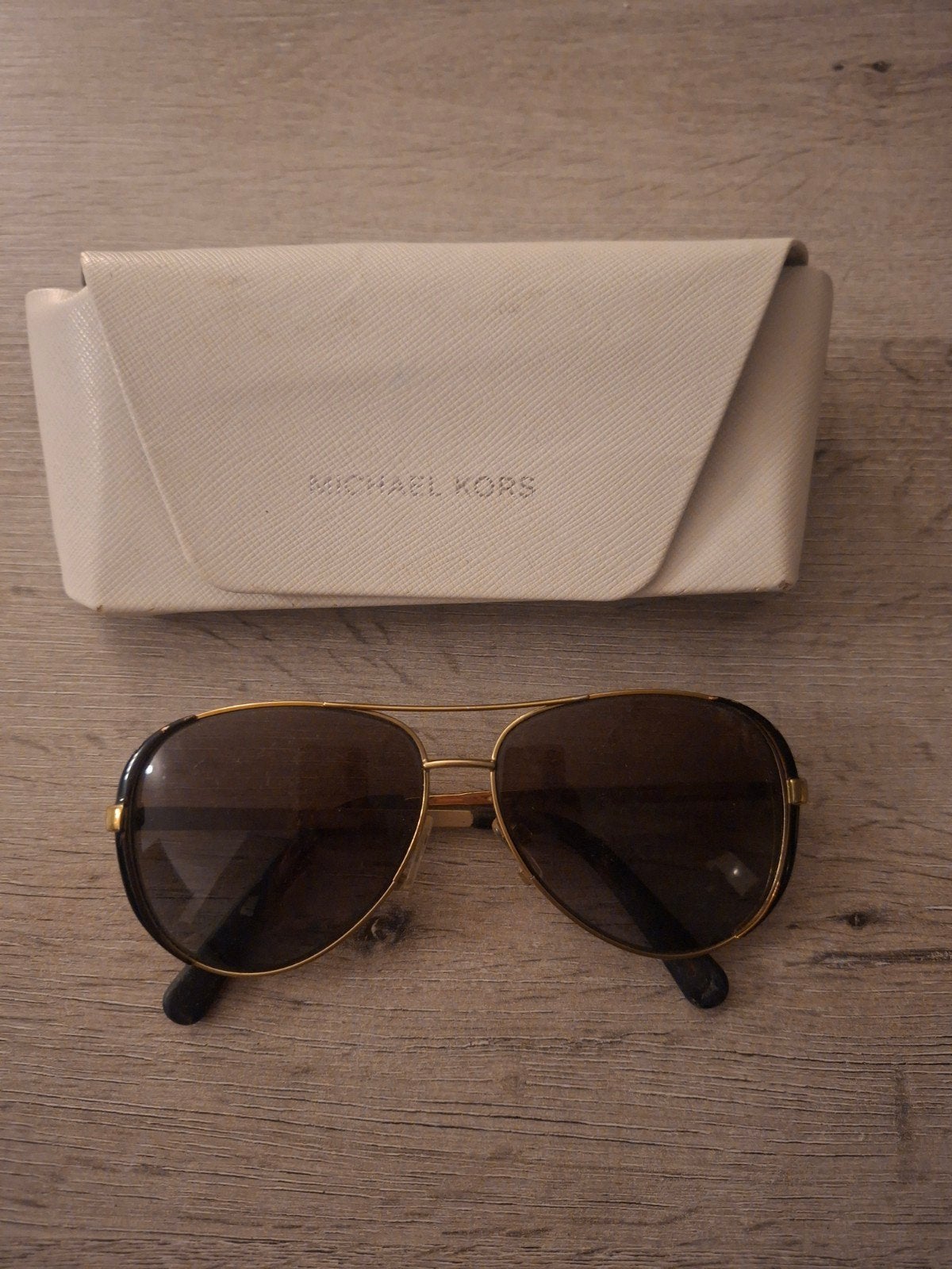 Michael Kors zonnebril in goede staat, Sieraden, Tassen en Uiterlijk, Zonnebrillen en Brillen | Dames, Zonnebril, Bruin, Zo goed als nieuw