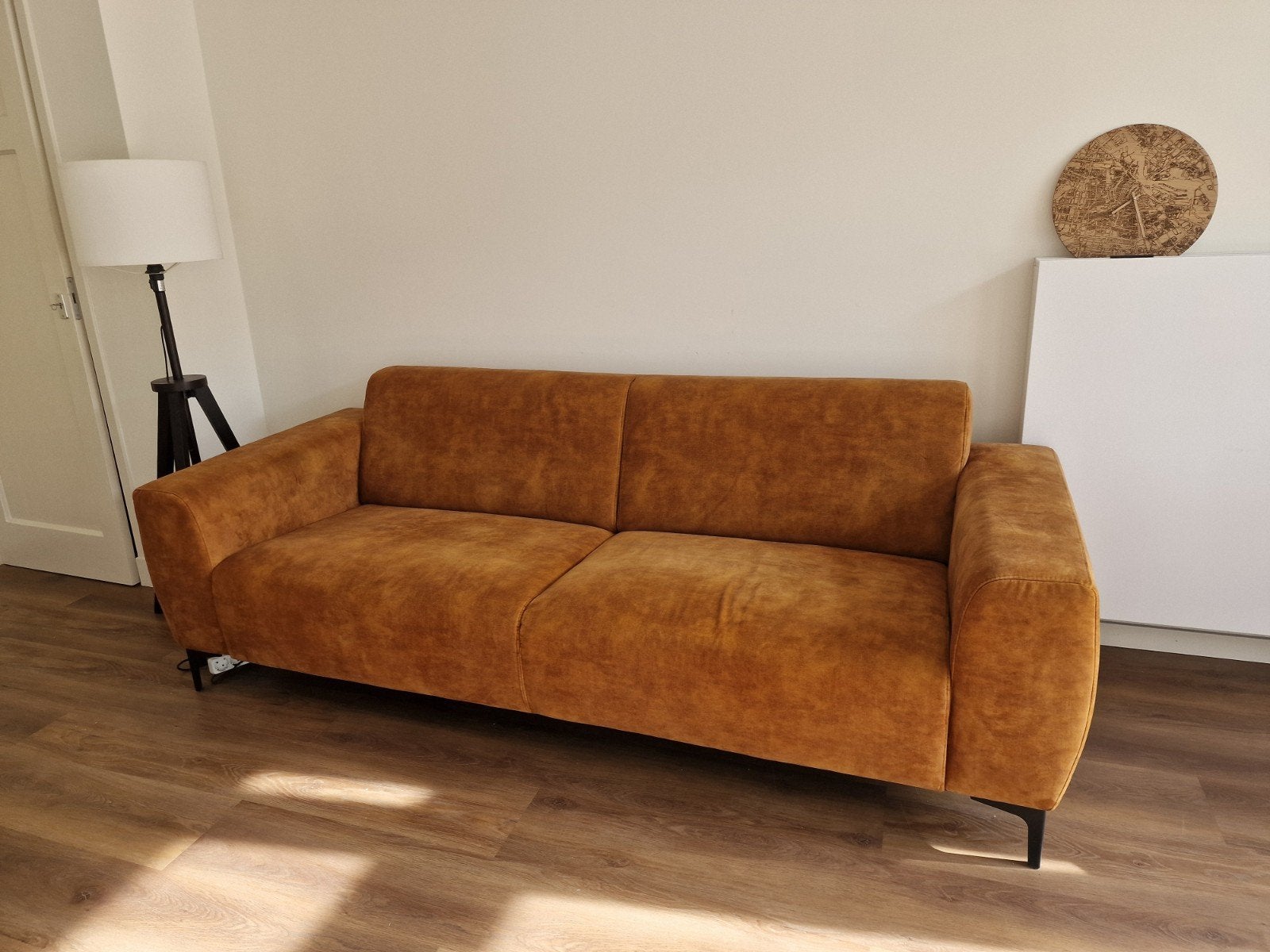 Comfortabele 3-zitsbank in okergeel, Modern, Comfortabel, Driepersoons, 75 tot 100 cm, Ophalen of Verzenden