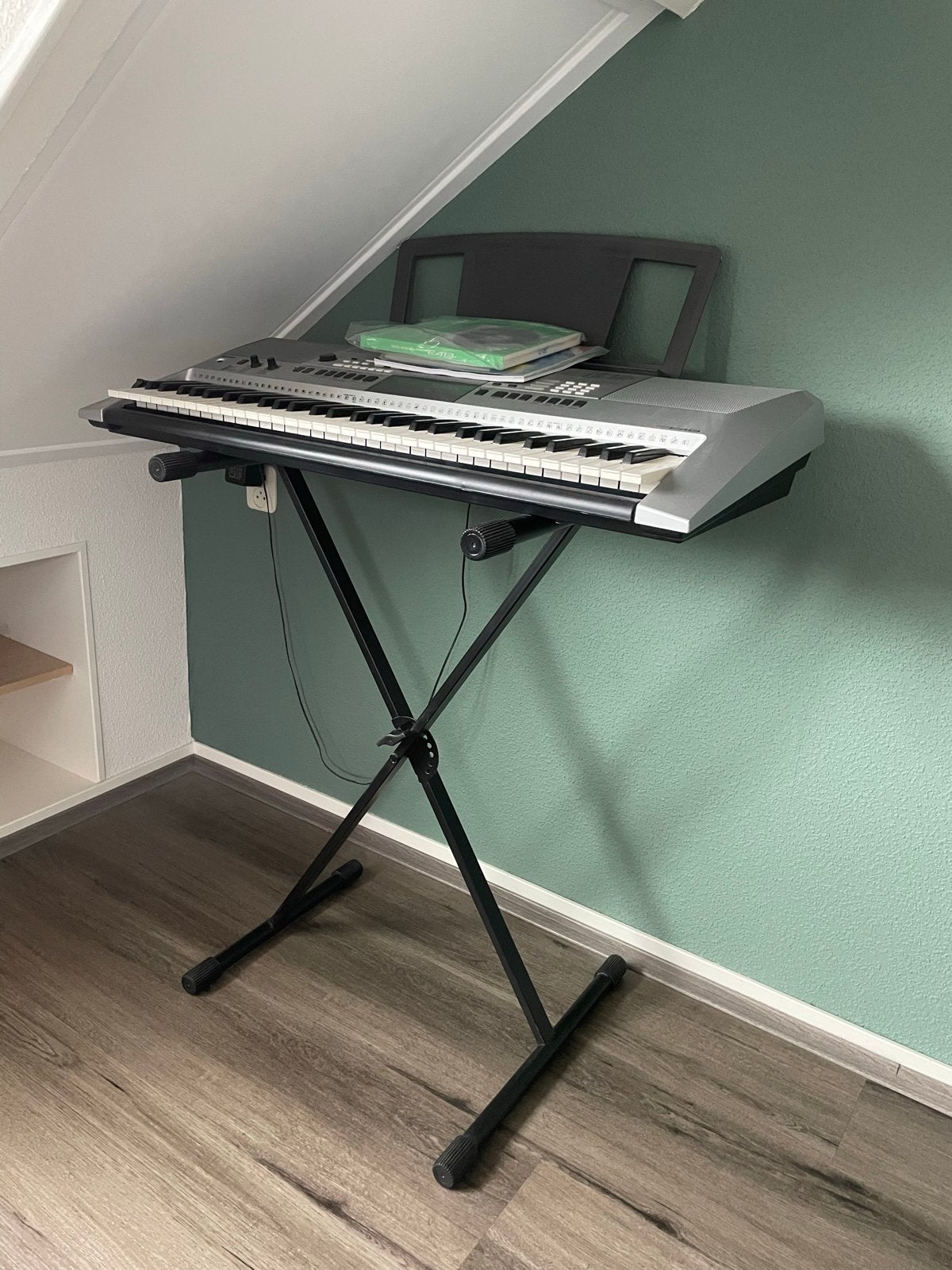 Yamaha PSR-E413 Keyboard met standaard, Ophalen, 61 toetsen, Yamaha, Zo goed als nieuw