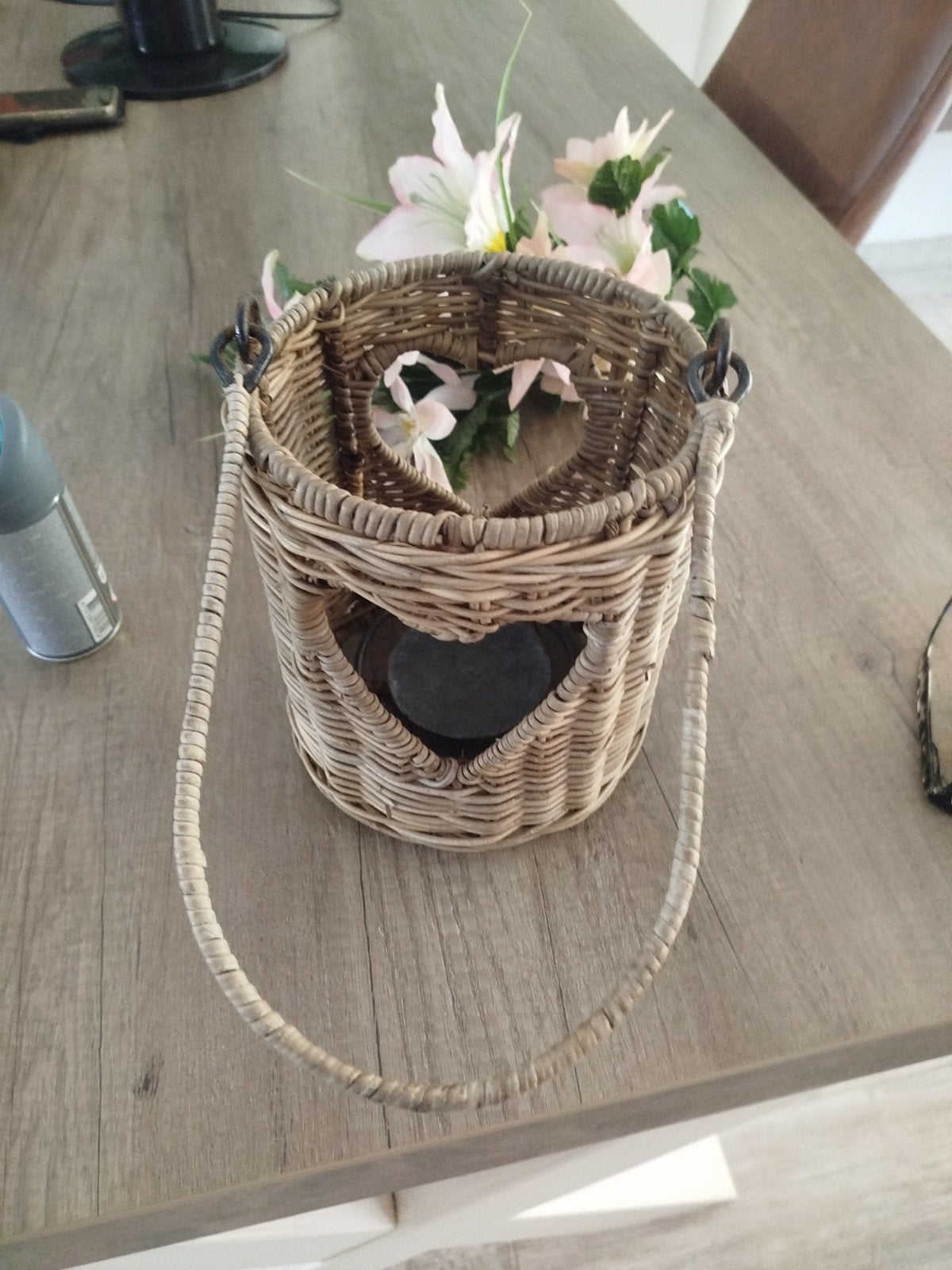 Rattan windlicht met kunstbloemen Riviera maison, Huis en Inrichting, Woonaccessoires | Kandelaars en Kaarsen, Ophalen of Verzenden