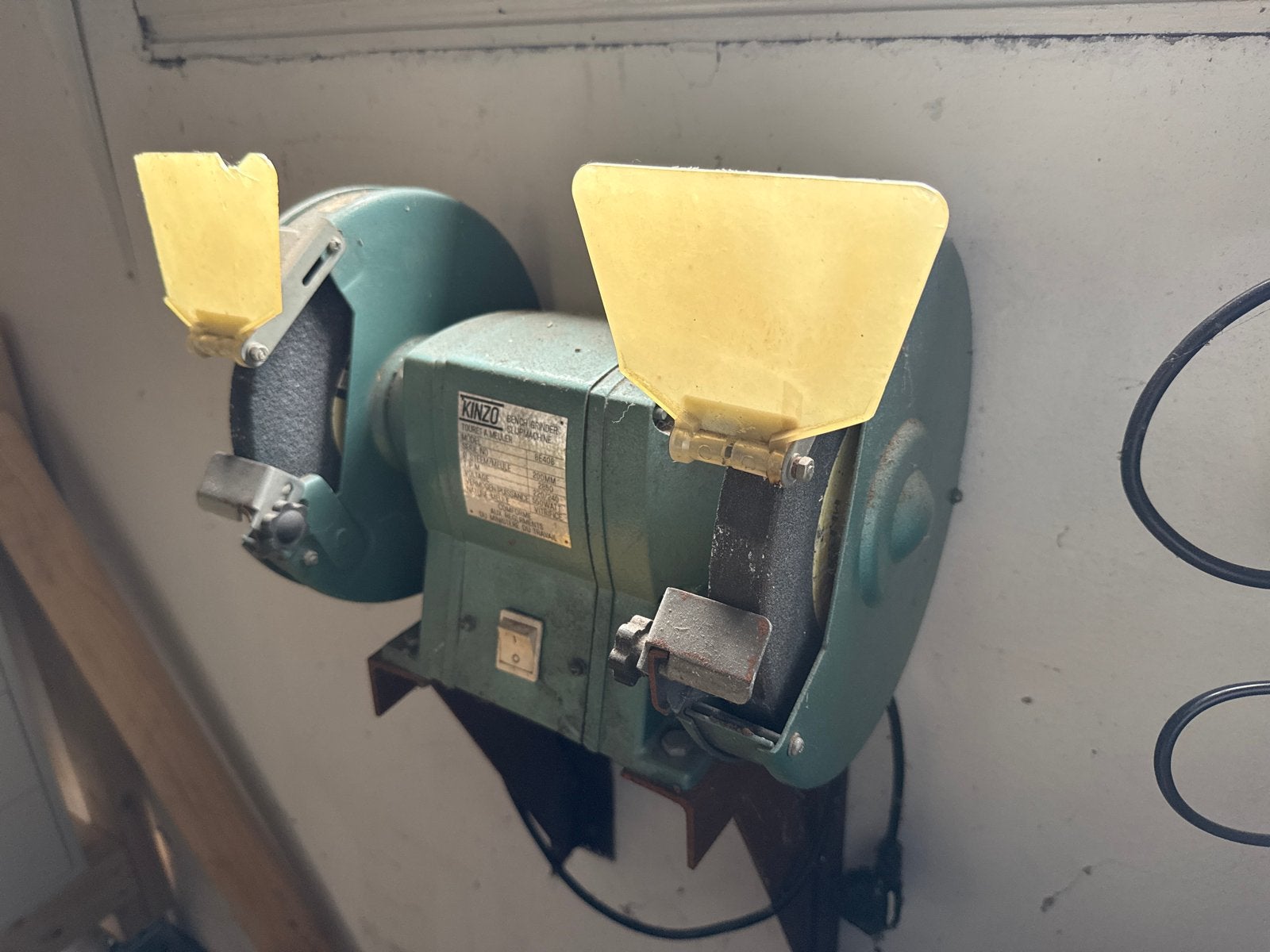 Kinzo Werkbankslijpmachine 550W - Model 8E408, Ophalen, Gebruikt, Minder dan 700 watt, Werkbankslijpmachine