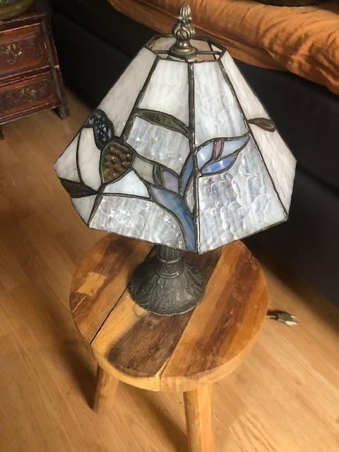 Tiffany stijl lamp, Antiek en Kunst, Antiek | Lampen, Ophalen of Verzenden