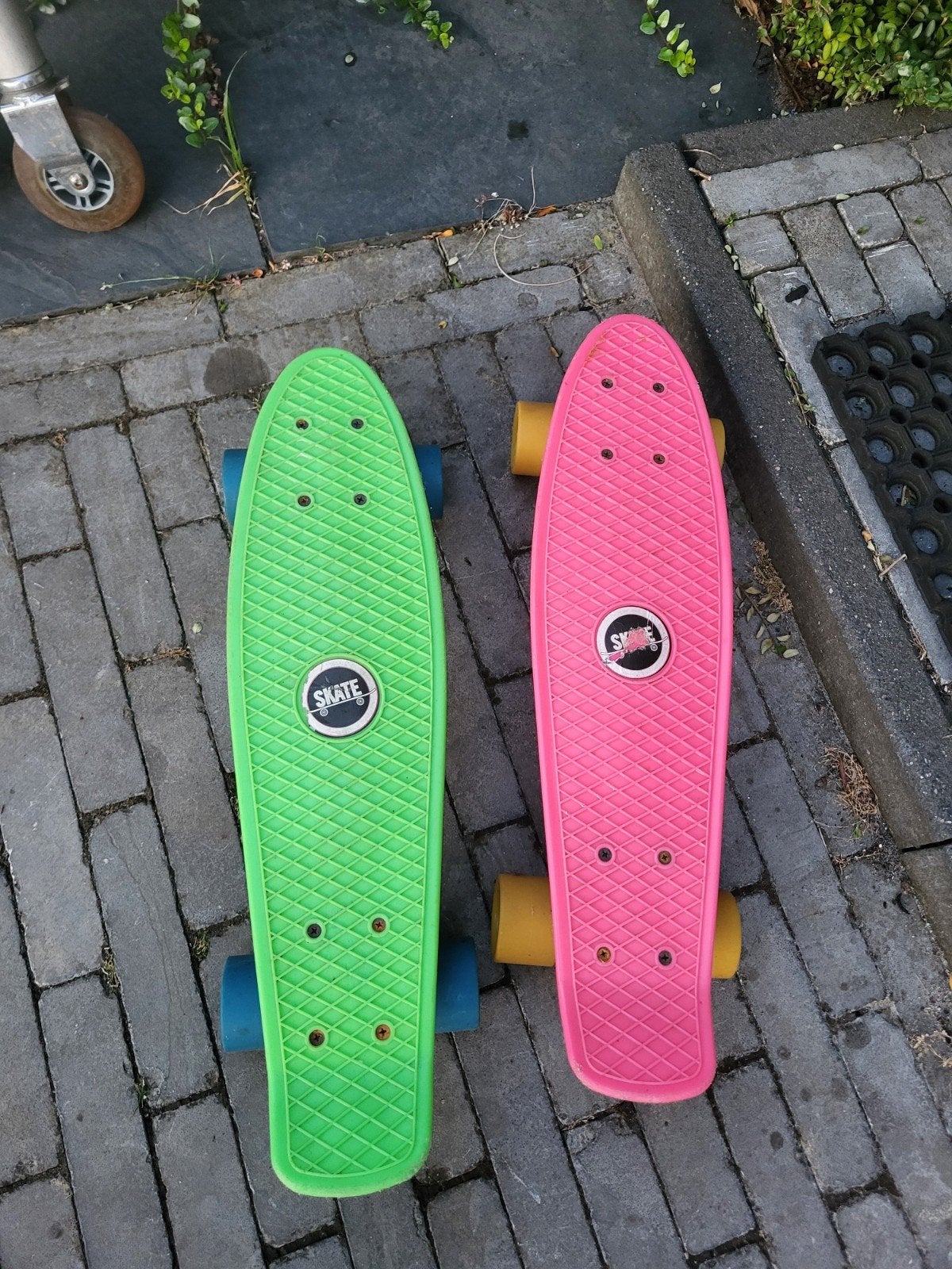 2 Pennyboards - Groen en Roze (100 kg), Sport en Fitness, Skateboarden, Ophalen of Verzenden, Gebruikt, Skateboard