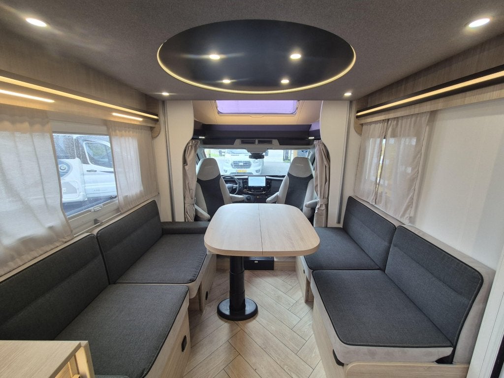 Chausson Etape Line 640 2025 Slechts 3.200 km, Caravans en Kamperen, Automaat, Chemisch toilet, Koelkast, Ford