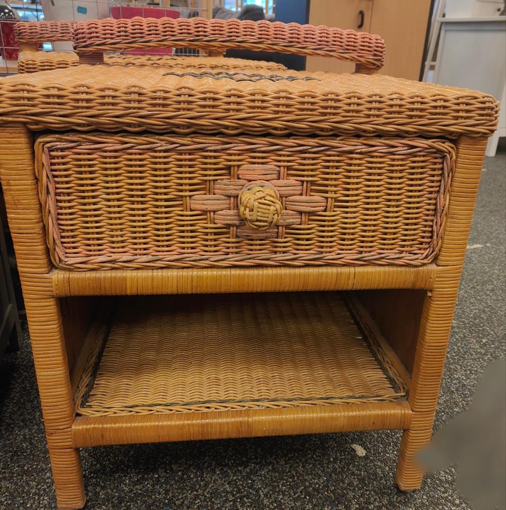 2 retro vintage rotan wicker nachtkastje met lade en plankje, Ophalen of Verzenden, Minder dan 45 cm
