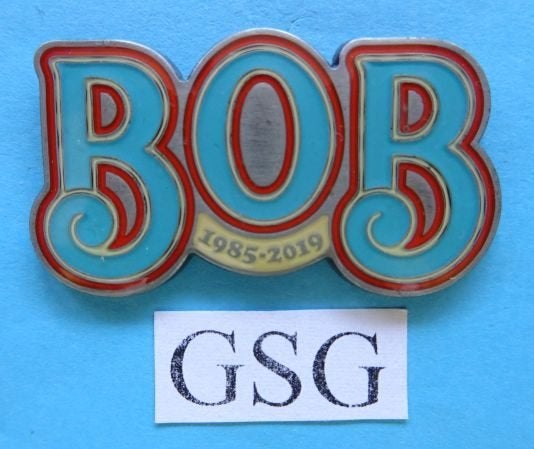 Bob 1985-2019 nr. EPP414-02, Verzamelen, Ophalen, Zo goed als nieuw, Button of Speldje