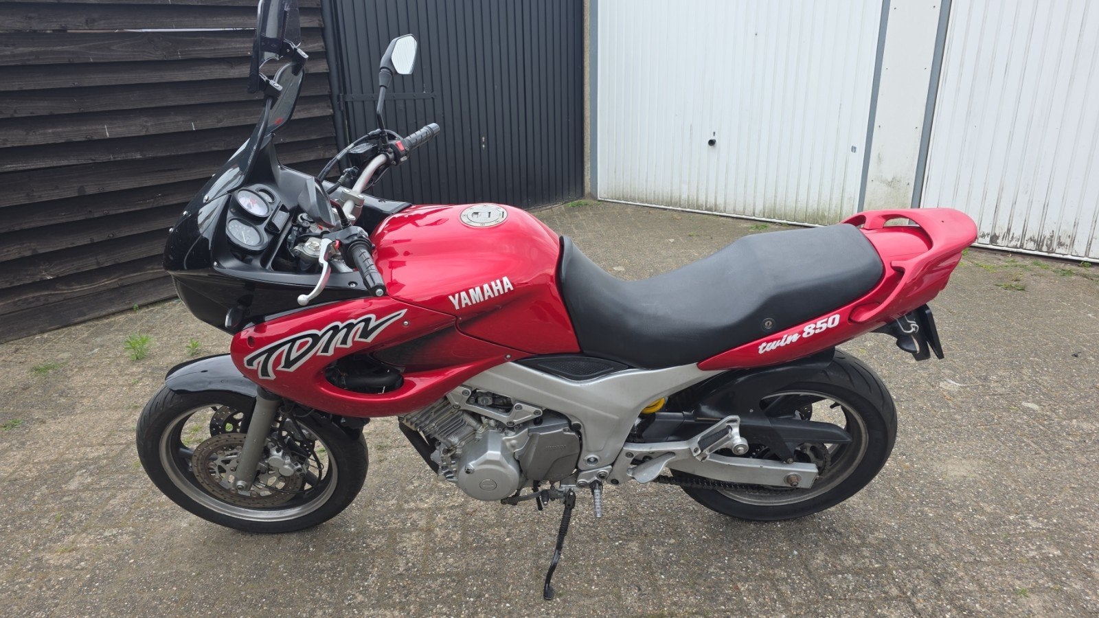 Yamaha TDM 850 - Rode Toermotor met Windscherm, Yamaha Motor Co., Ltd., 2 cilinders, Info@yamaha-motor.eu, Motorrijbewijs A
