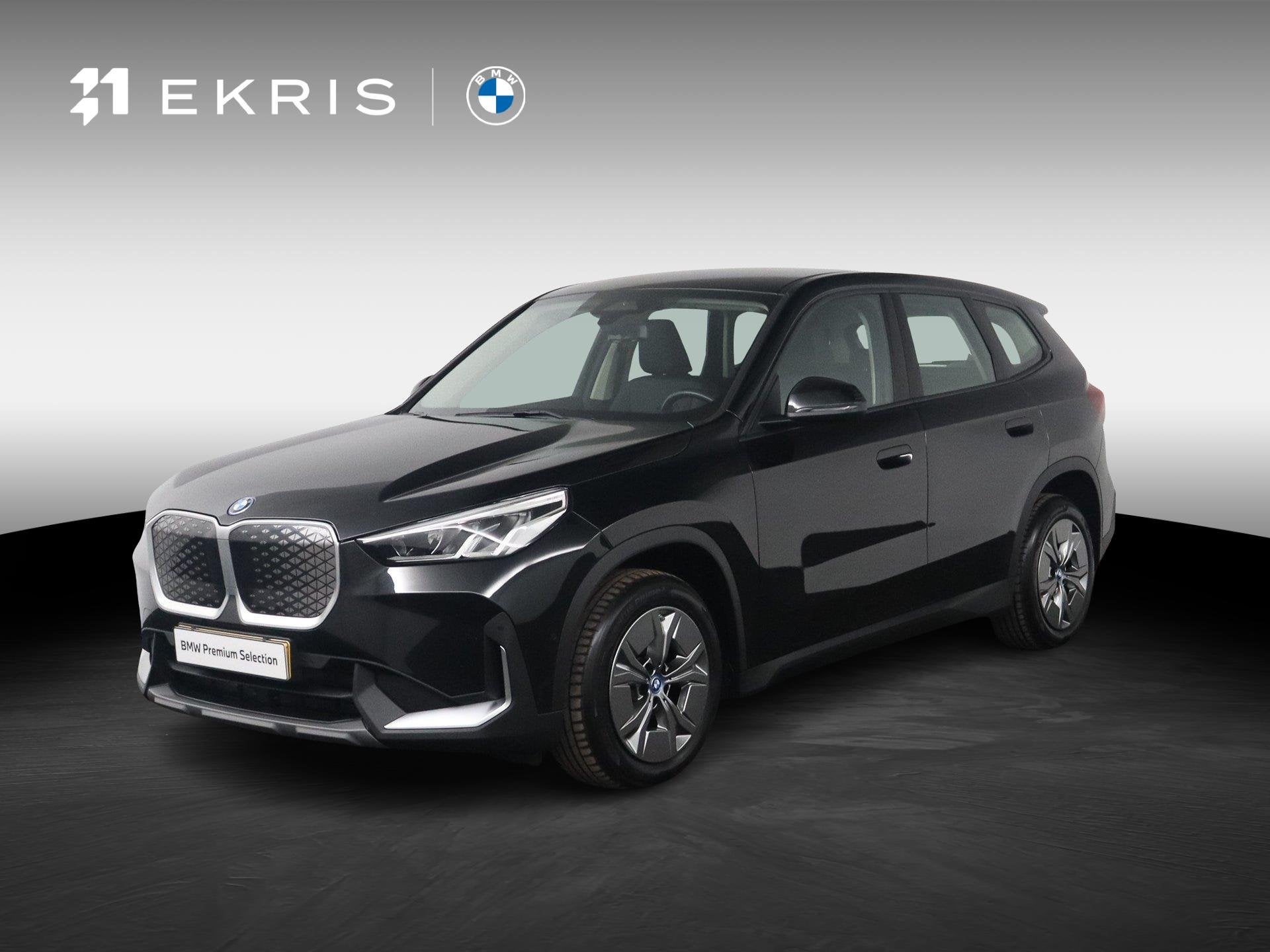 BMW iX1 eDrive20 67 kWh | Camera | Parkeersensoren voor en a, Gebruikt, Met garantie (alle), Zwart, 204 pk