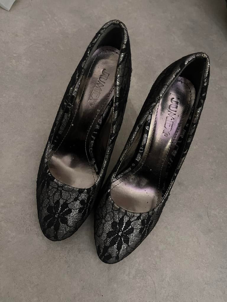 Elegante zwarte kanten pumps van Jumex, maat 36, Kleding | Dames, Schoenen, Zo goed als nieuw, Pumps, Zwart, Ophalen