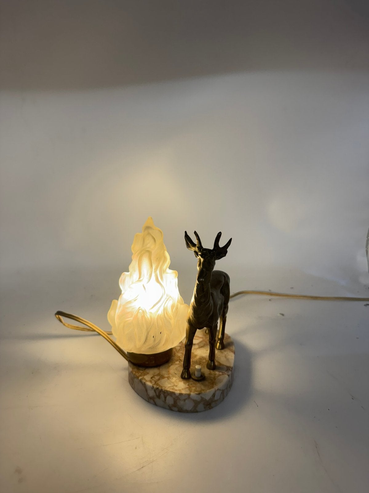 Art Deco Tafellamp met Hertje op Marmer – Sfeervol, Ophalen of Verzenden