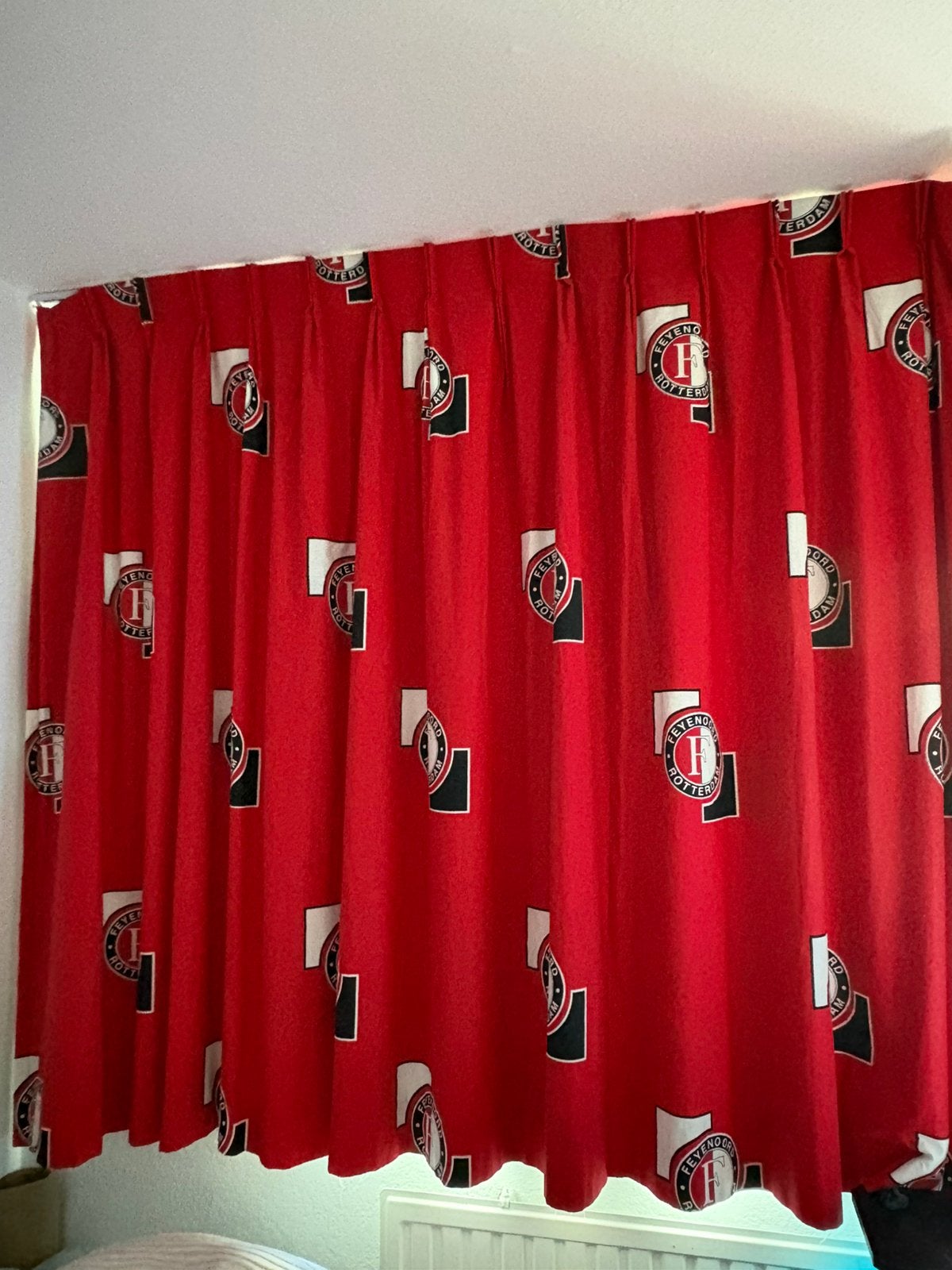 Gordijnen verduisterend Feijenoord, Gebruikt, Rood, 150 tot 200 cm, Ophalen of Verzenden
